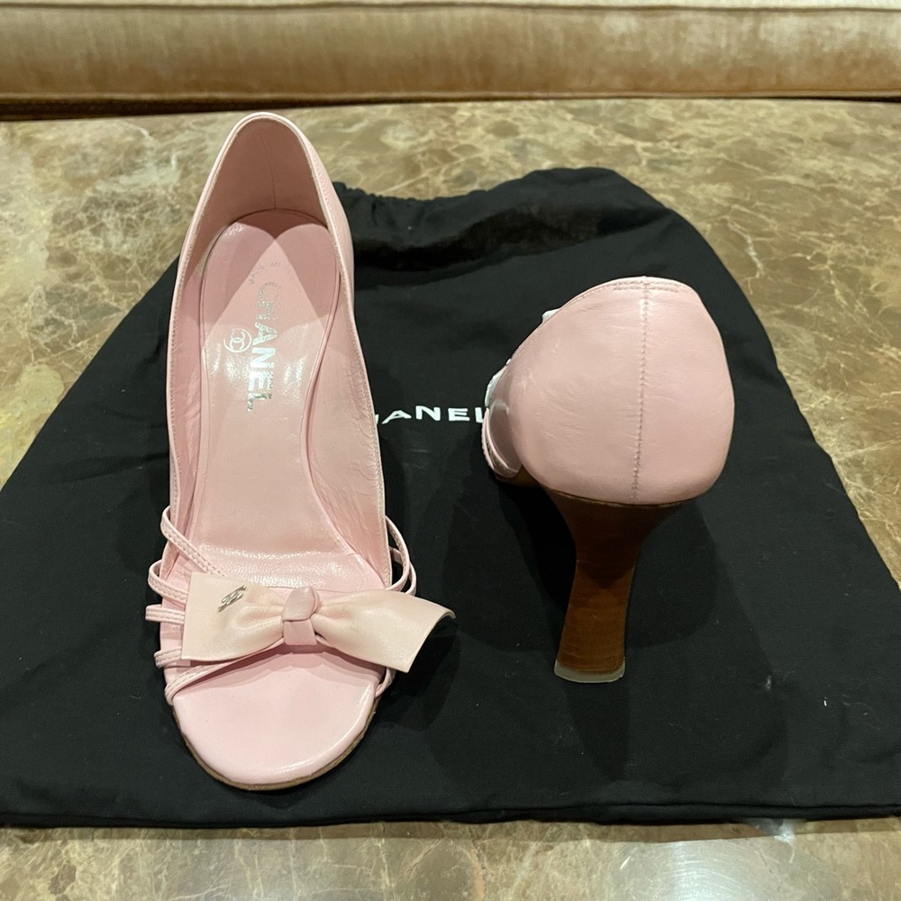 Chanel 00' Pink CC Dainty Leather Bow Pumps